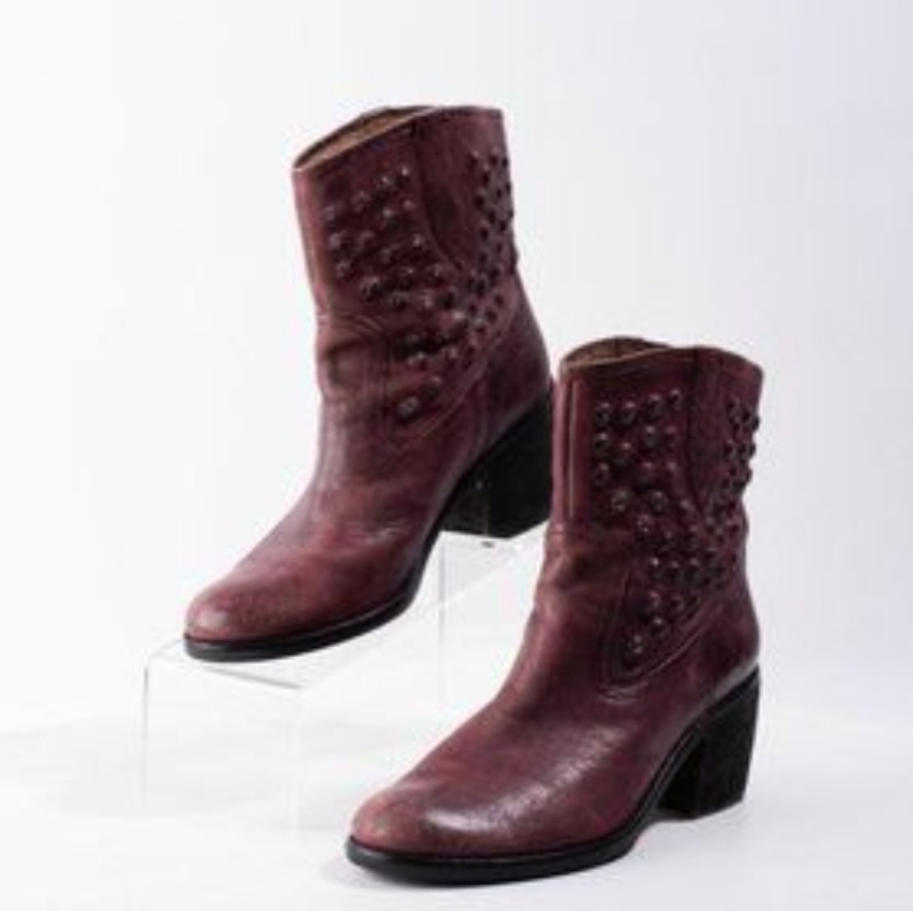 Donald J Pliner Baila Short Nailhead Boot size 7